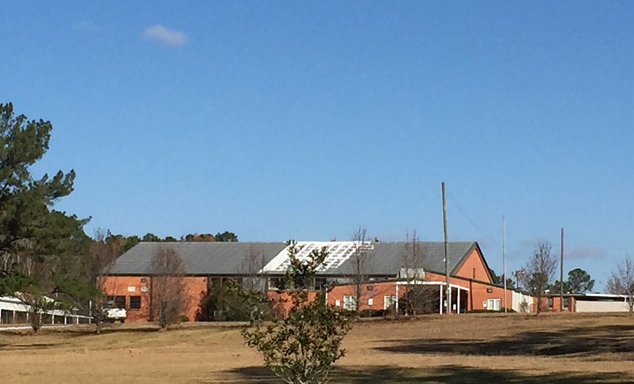 The_old_Moor_High_School_building_in_Oktoc,_Mississippi
